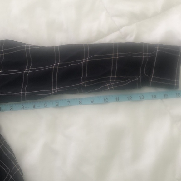 Soho New York & Company navy and beige partial button down blouse 👚w ruching - Picture 6 of 12